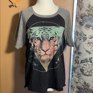 I Love H81 Tiger Graphic Top Size Large